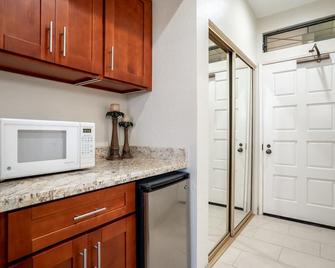 Grand Champions One Bedrooms by Coldwell Banker Island Vacations - Wailea - Cucina