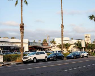 1 Block from Beach - Steps from Restaurants & Shops - Oceanside - Building
