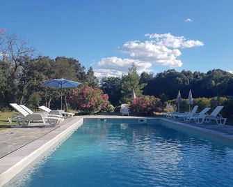 large charming cottage at the foot of the Cévennes national park - Monoblet - Piscina