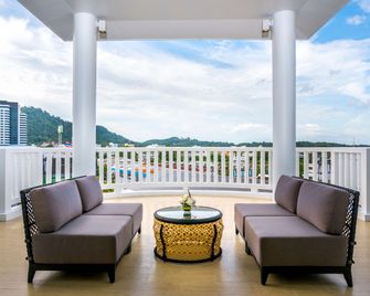 Novotel Phuket City Phokeethra (Sha Plus+) - Phuket - Balcón