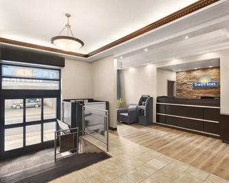 Days Inn by Wyndham Philadelphia Convention Center - Filadélfia - Lobby