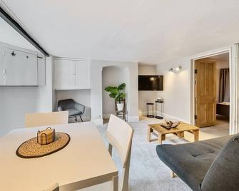 Pass the Keys Lovely Apartment - Central Oxford - Oxford - Dining room