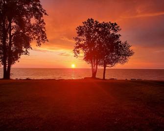 Private Beach Lakehouse - Lexington - Playa