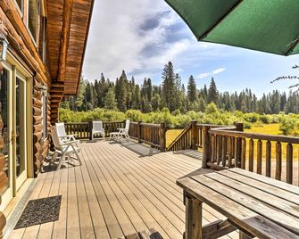 13 Mi to Ski Slopes Log Home on 60 Private Acres! - McCloud - Balcony