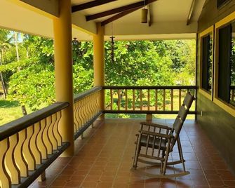 Beautiful Oceanfront Villa In Playa Zancudo - Zancudo - Balcón