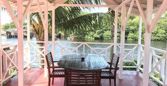 Easy Inn Hotel - Belize City - Patio