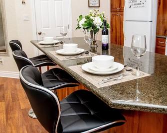 Concord Private 2bed 1 bath house - Concord - Dining room