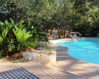 Texas Sunshine Oasis Waco/Silos/Baylor: Pool, Piano, Pingpong, Pets On 1/2 Acre - Hewitt - Pool