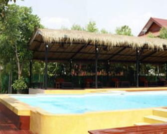 Ingnatee Resort - Pathum Thani - Piscina