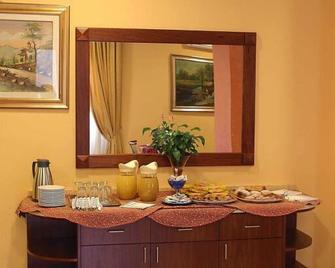 York - Cinisello Balsamo - Front desk