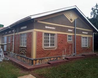 Three bedroom house for stay in seeta town mukono - Seeta - Edificio