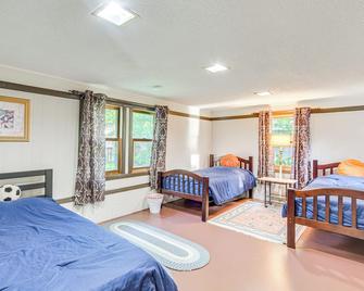 Lakefront Family Retreat with Private Dock! - Rice Lake - Bedroom