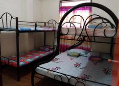 Bds Yin Yang Snack House And Transient Homes - Baguio - Bedroom