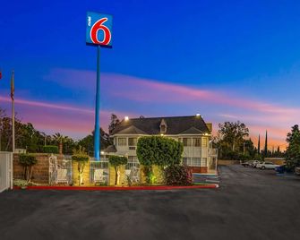 Motel 6 Fresno - Belmont Ave. - Fresno - Building