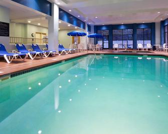 Hampton Inn & Suites Lino Lakes - Lino Lakes - Pool