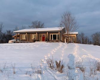 Cozy all-season chalet nestled in nature - Madoc - Edificio