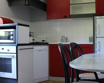 Charming Cottage: Fireplace, Wifi, Bikes, Garden & Garage in Lush Countryside - Saint-Calais - Kitchen