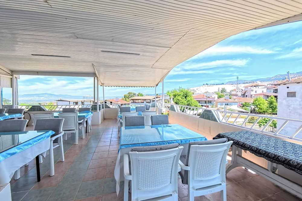 كيرفانساراي هوتل آند بينشن