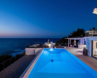 Ikaria Beachfront Villa | 7 Bedrooms | Villa Indigo Blue Haven | Infinity Pool with Stunning Aegian Sea Views | Gialiskari - Gialiskari - Pool