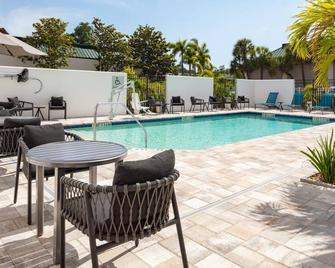 Great Relaxing Overnight Stay! Free Breakfast, Pool, Near Safety Harbor Beach - Clearwater - Bazén