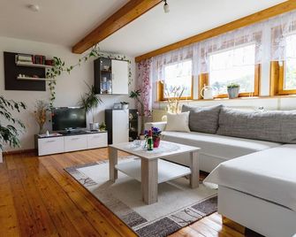 Here You Can Feel Good! - Bad Schlema - Sala de estar