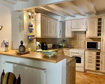 Gîte in the heart of the Bordeaux countryside 1H from the sea - Saint-Christoly-de-Blaye - Cocina
