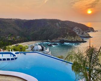Two Million Dollar View: Starlink Wifi / Beach / Pool / Kayak - Puerto Angel - Pool