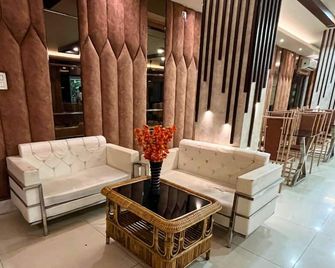 Hotel Meghnath Palace - Mādāri Hāt - Lobby