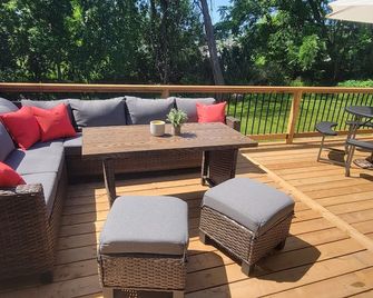 Your home away from home. Conveniently located in the heart of Historic Westport - Westport - Balcón