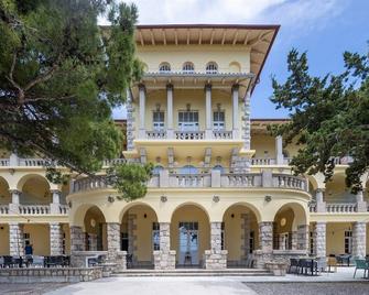 Aminess Lisanj Family Hotel - Novi Vinodolski - Gebäude