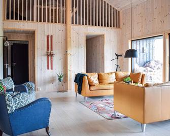 Beautiful home in Skare with WiFi - Skare - Living room