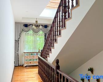 Fangenjoy Kangqi Resort - Chengdu - Escaleras
