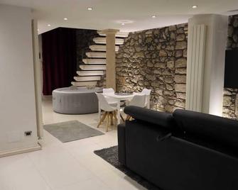 White Loft & spa - Viterbo - Sala de estar