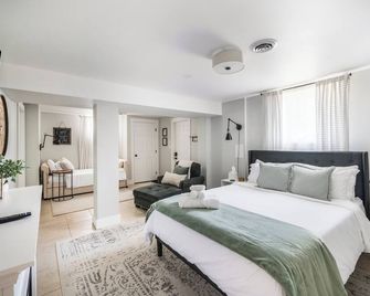 Perfect 1 Bedroom - Sleeps 4 | Near LU | Newly Renovated! by Saydrajanes Properties - Lynchburg - Bedroom