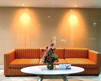 Huern Che Ta One Hotel - Phrae - Living room