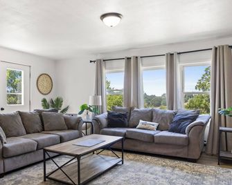 Riverview Bliss in Beautiful Home - Pulaski - Huiskamer