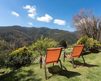 Apartment in Spain with Pool and Scenic Views - Montseny - Patio