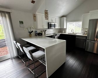 Redlands farm - Oregon City - Kitchen