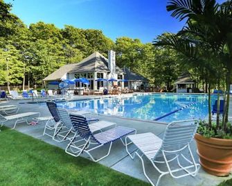 Skier's Paradise: Pet-Friendly, Easy Walk to Main Lift, 4 Beds - Somerset - Pool
