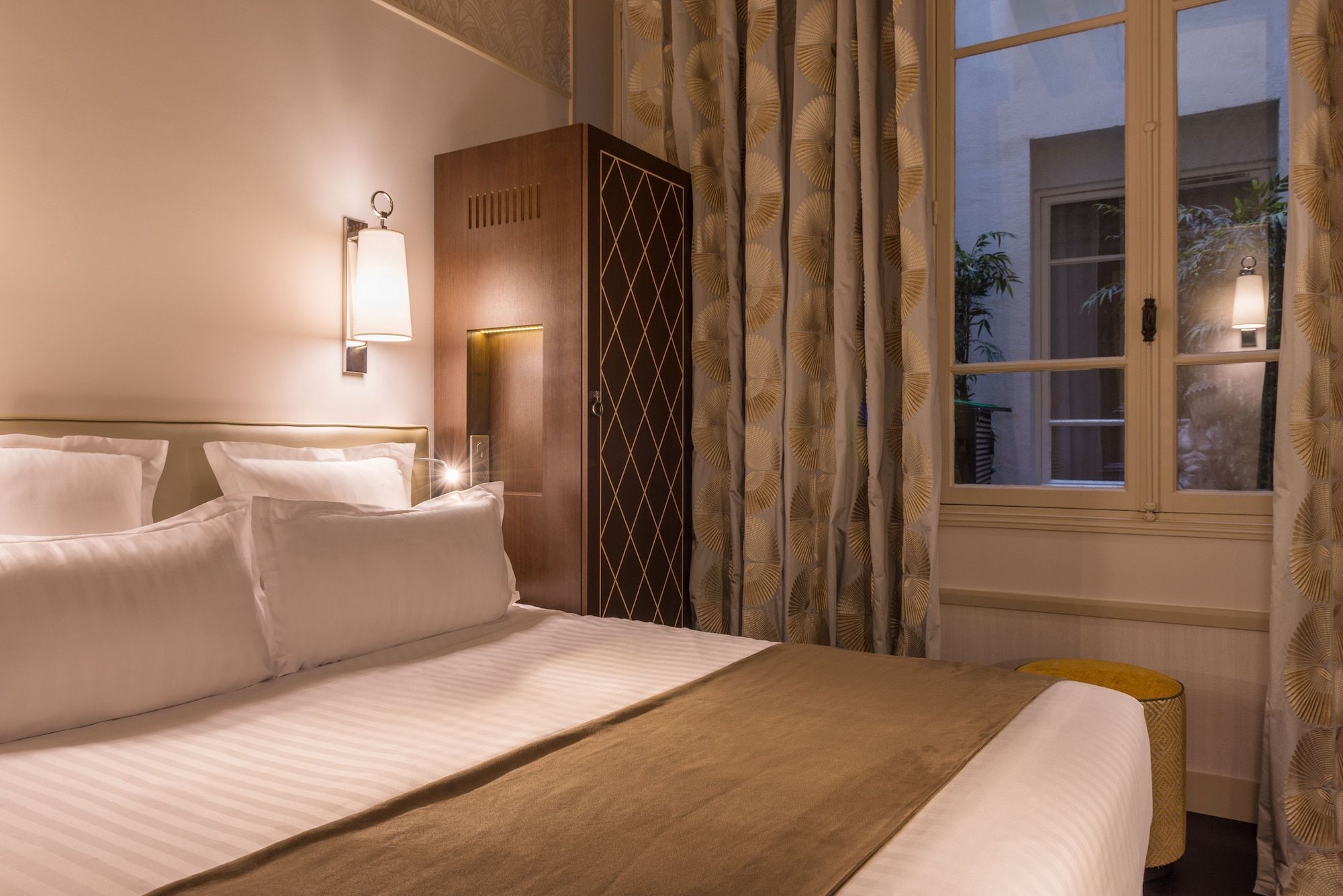 Crystal Hotel - Paris - Soverom