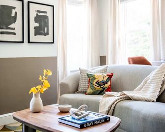 Druid Delight - Atlanta - Living room