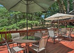 Pine Mountain Lake Haven with Spacious Deck! - Groveland - Patio