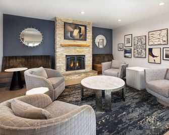 La Quinta Inn & Suites by Wyndham Downtown Asheville - Asheville - Lounge