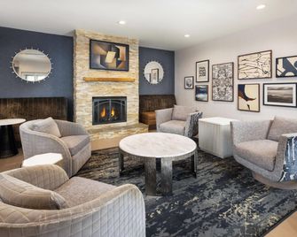 La Quinta Inn & Suites by Wyndham Downtown Asheville - אשוויל - טרקלין