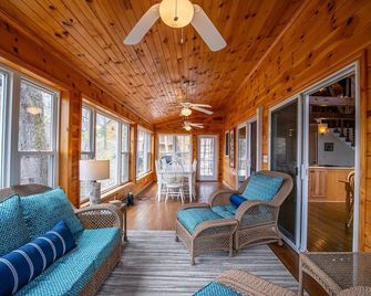 Bear Valley - Fleetwood - Living room