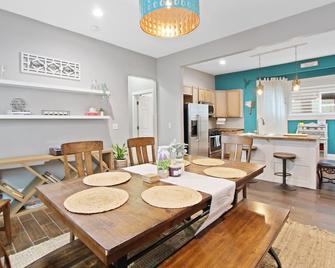 Chic 2br & Pkng Mins To Downtown, Fiserv, Brewers Rave, St. Lukes, & Froedtert - Milwaukee - Comedor