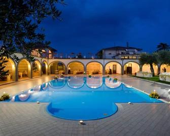 La Vecchia Torre - San Nicola Manfredi - Piscina