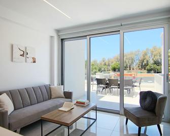 Phaedrus Living - Seaside Deluxe Flat Harbour 112 - Paphos - Wohnzimmer