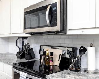 Brand New Luxury 2 Bedroom Home in Decatur, Texas! - Decatur - Kitchen