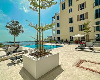 Higuests - Luxurious Boho Beach 2br Apartment In La Mer - Dubai - Pool